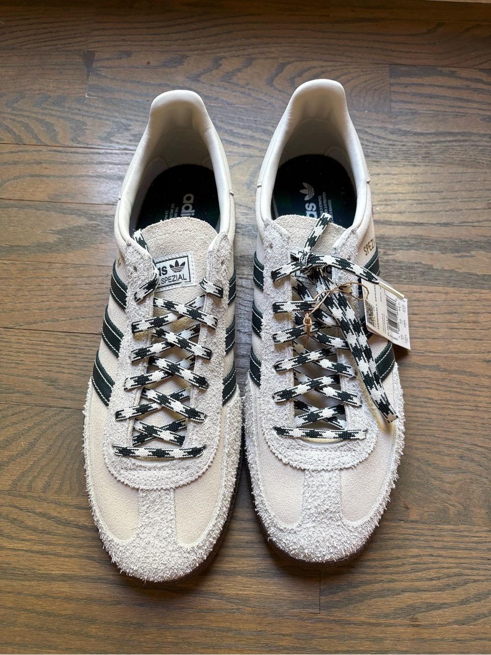 adidas Spezial Low-Top Sneakers in Cream & Black (very dark blue)